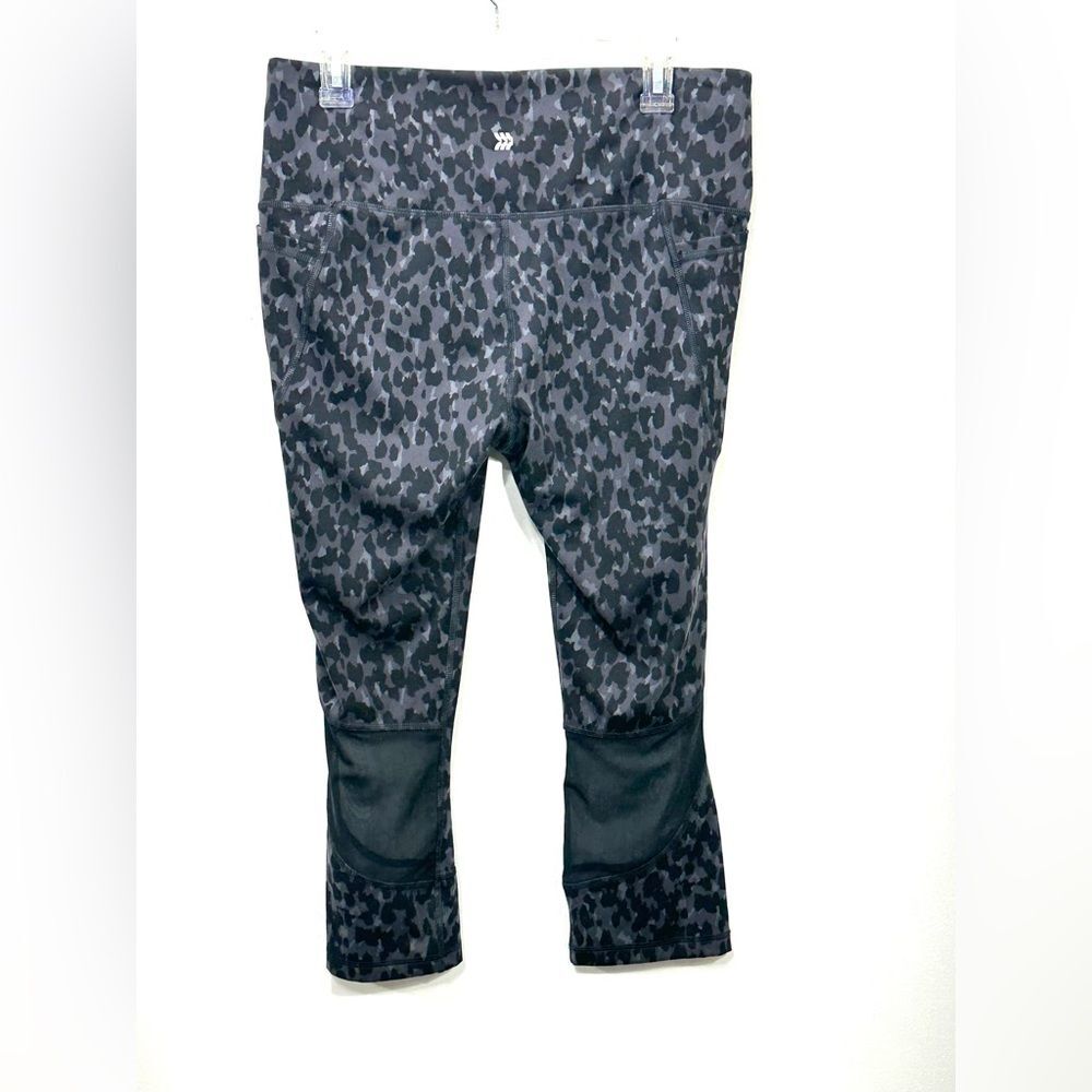 All in Motion Jaguar Black & Gray Print Cropped Legging Mesh Back. - Picture 5 of 8